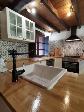 Réfrigérateur, micro-ondes, four, lave-vaisselle