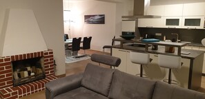 Frigorífico, horno, placa de cocina y lavavajillas