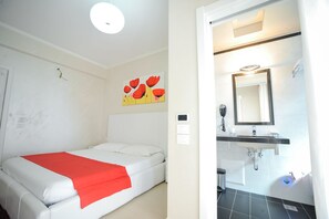 Deluxe-Doppelzimmer, 1 King-Bett, Nichtraucher, Meerblick | Minibar, Zimmersafe, Schreibtisch, laptopgeeigneter Arbeitsplatz
