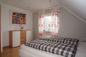 3 bedrooms, iron/ironing board, free WiFi, bed sheets