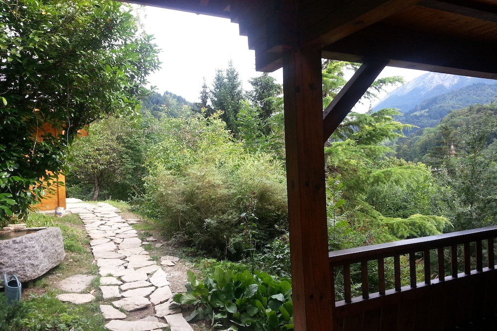 Chalet between lake and mountain Jacuzzi
