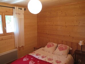 5 bedrooms, iron/ironing board, travel cot, free WiFi