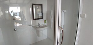 Shower - The Bay Beach (Tangalle)