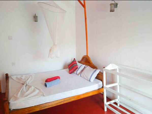 Habitación básica, 1 cama matrimonial, para no fumadores | Wifi gratis y acceso para silla de ruedas