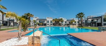 Oasis Beach in der Nähe von La Zenia Shopping Center und Sea