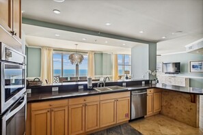 Fridge, microwave, oven, stovetop - ☀️Penthouse Gulf Views- Indoor and Outdoor Pool-Majestic Sun 1107B☀️ (Miramar Beach)