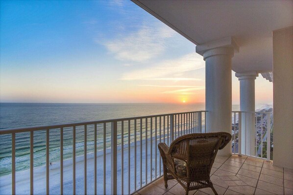 Property grounds - ☀️Penthouse Gulf Views- Indoor and Outdoor Pool-Majestic Sun 1107B☀️ (Miramar Beach)