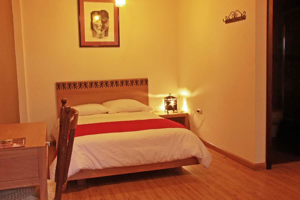 Family Room, Berbilang Katil, Non Smoking, Garden View (6 People) | Gebar bulu kapas, tilam berlapik, peti besi dalam bilik