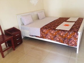 Desk, bed sheets, wheelchair access