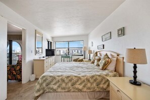 1 bedroom, iron/ironing board, free WiFi, bed sheets - Waterfront 1BR condo in Marco Island with pool, marina, WiFi. (Marco Island)