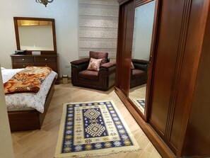 2 soverom, skrivebord, strykejern/-brett og wi-fi