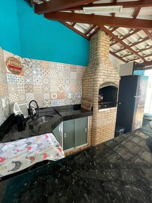 Fridge, microwave, stovetop, blender