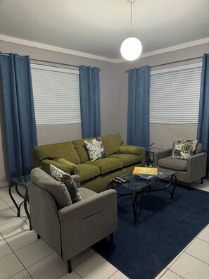 Family Apartment, 1 King Bed with Sofa bed | Living area