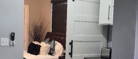 Appartamento Standard | Con stile personalizzato, con arredamento individuale, tende oscuranti