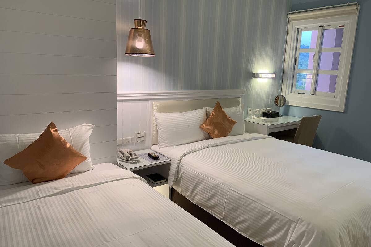 classic triple room | desk, blackout curtains, soundproofing, free wifi