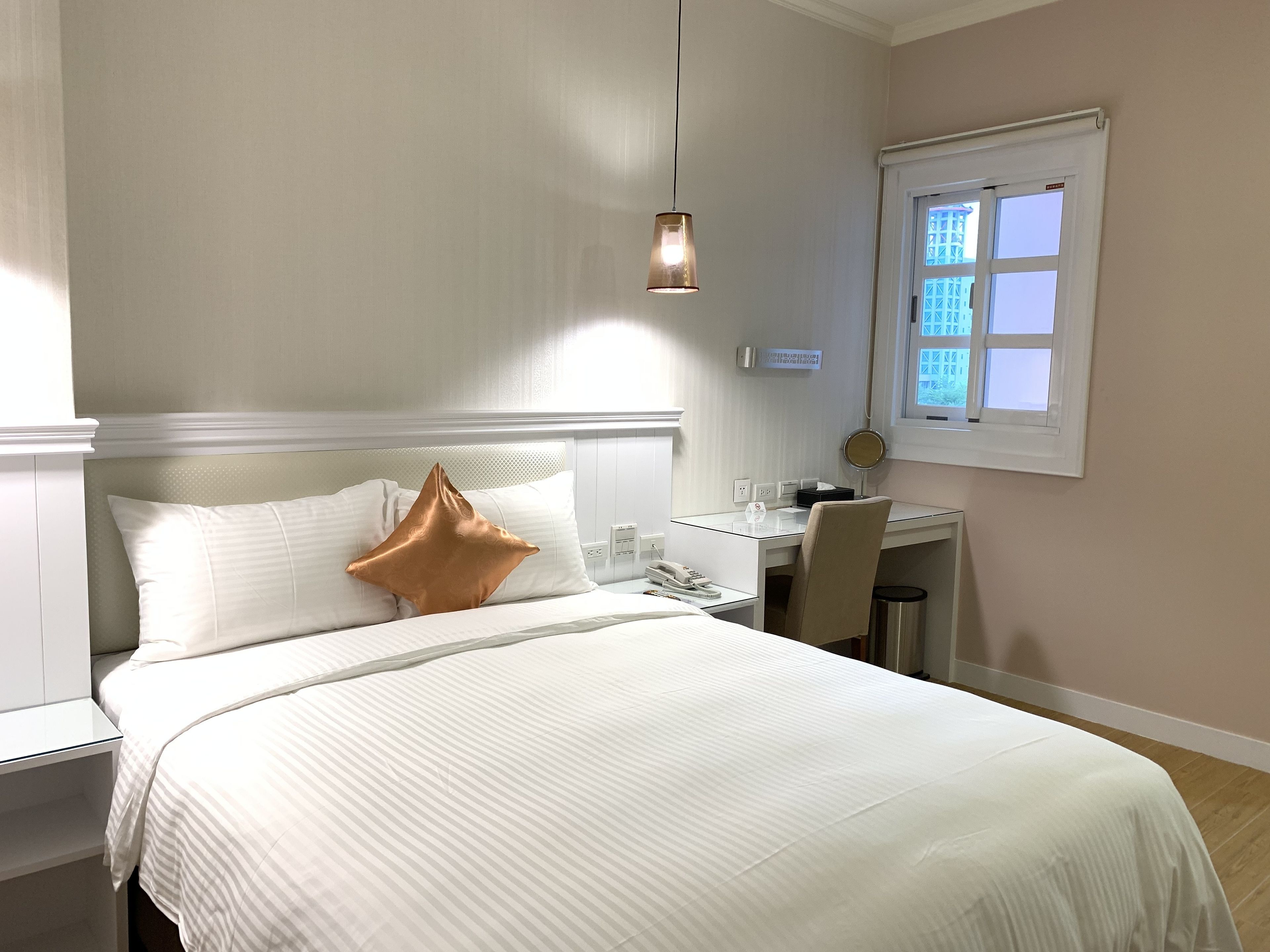 standard double room, 1 queen bed, non smoking | desk, blackout curtains, soundproofing, free wifi