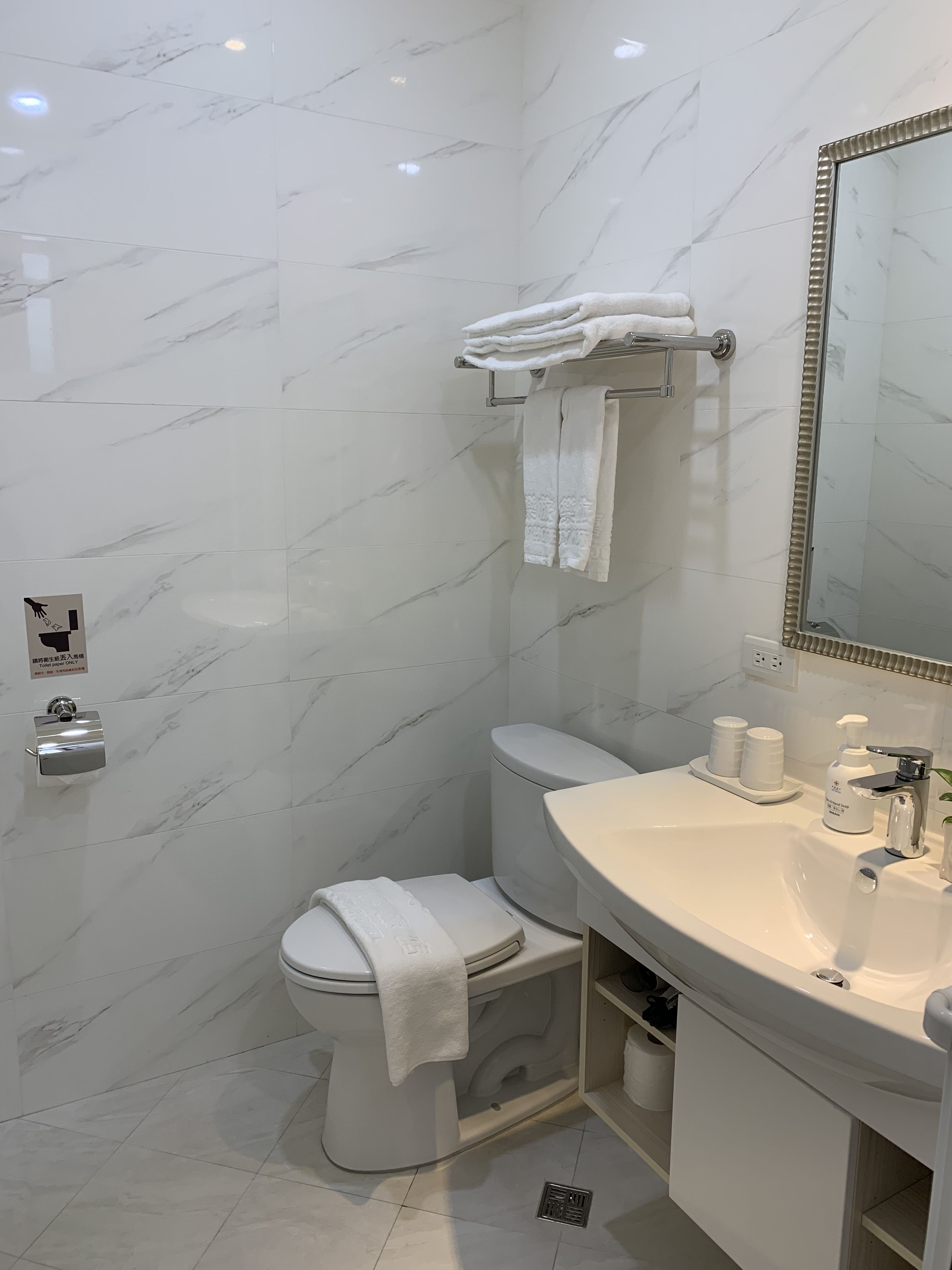 standard twin room, multiple beds, non smoking | bathroom | shower, rainfall showerhead, free toiletries, hair dryer