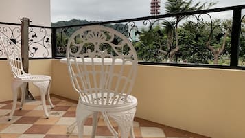 Quarto triplo premium, acessível, vista para o vale | Varanda coberta