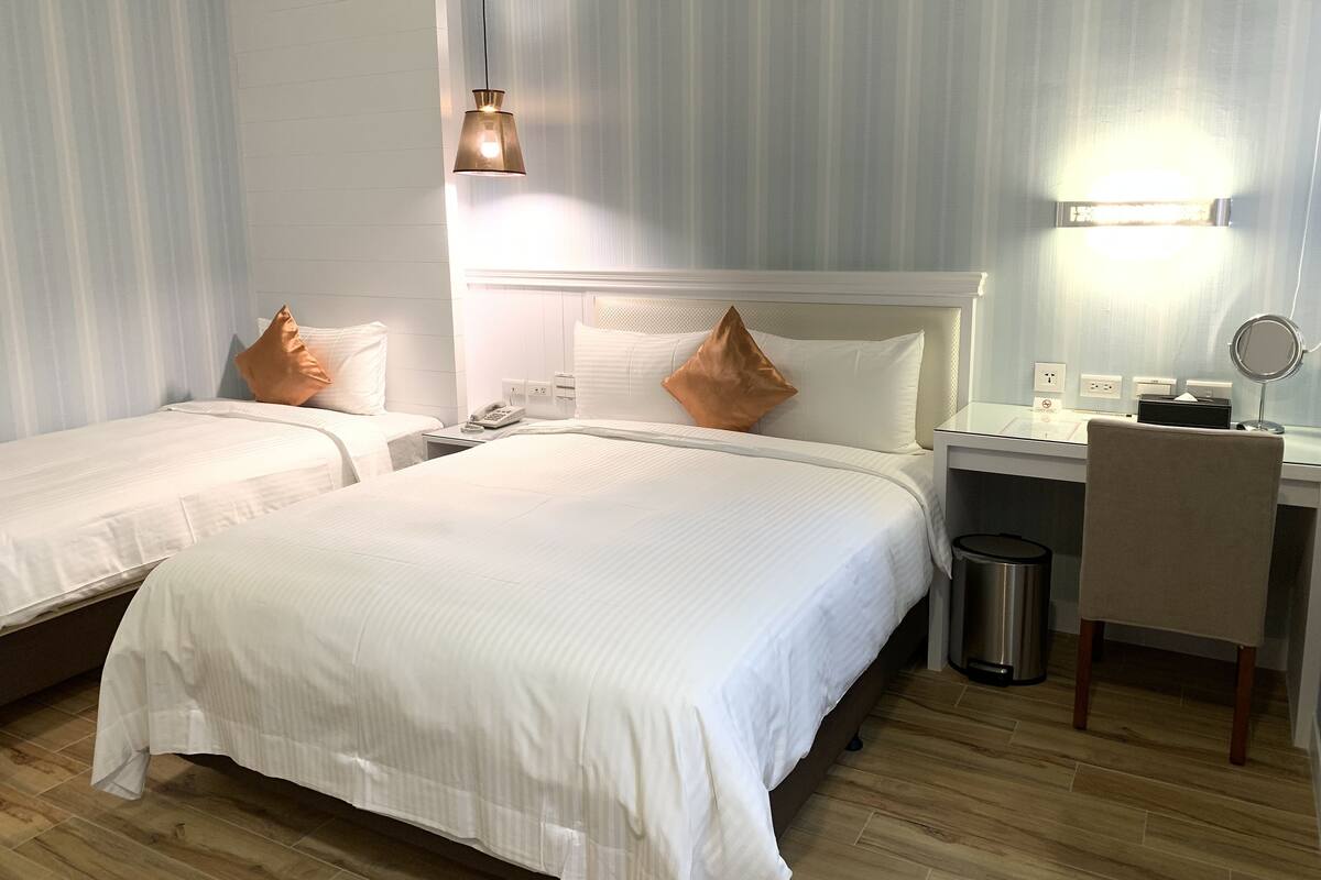 Classic Triple Room | Desk, blackout drapes, soundproofing, WiFi (free)