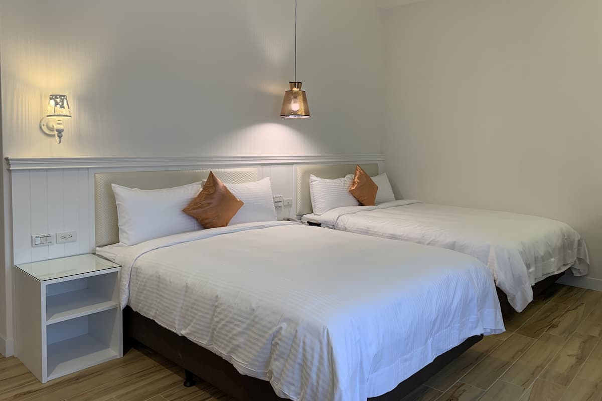 Family Quadruple Room, 2 Queen Beds, Mountain View | Desk, blackout drapes, soundproofing, WiFi (free)