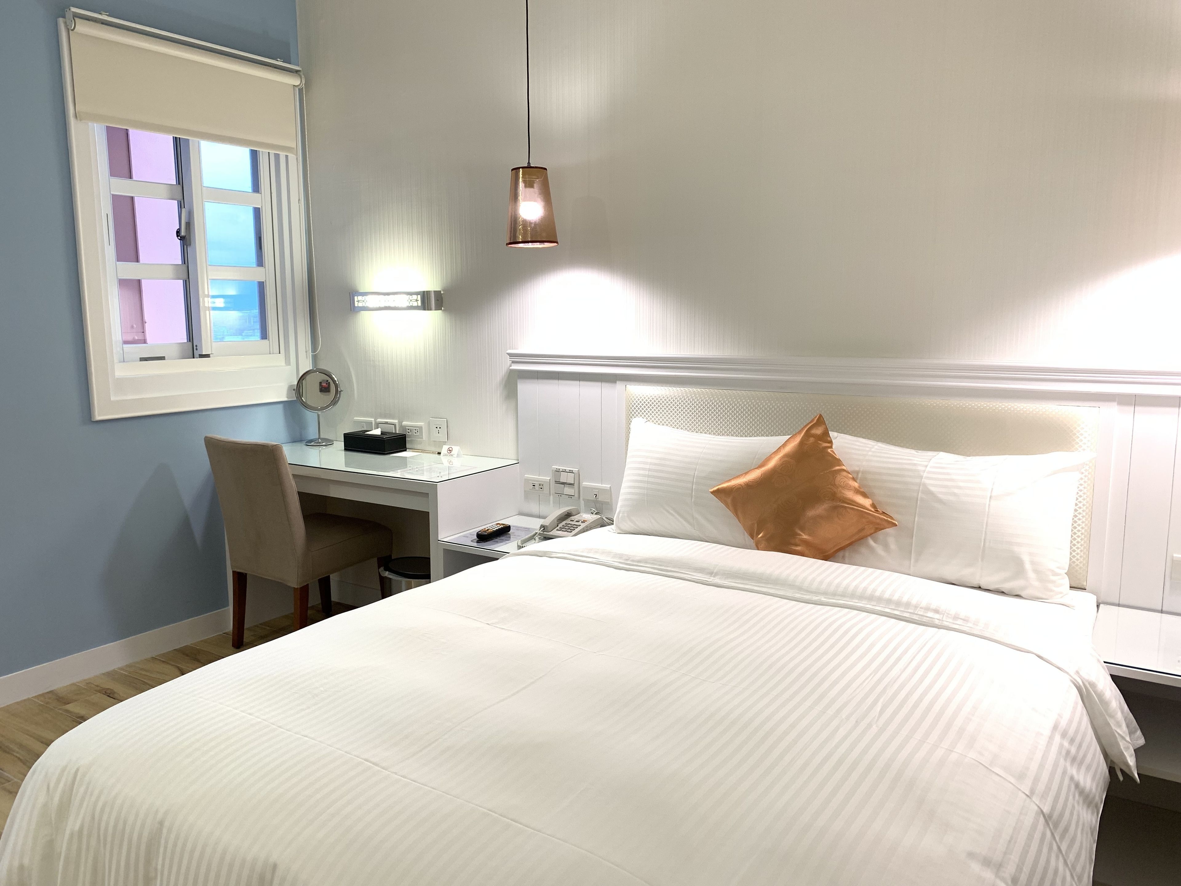 standard double room, 1 queen bed, non smoking | desk, blackout curtains, soundproofing, free wifi