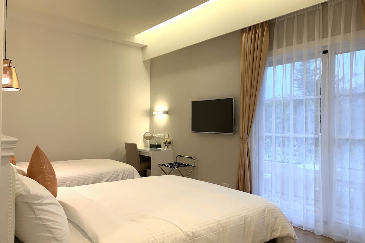 Premium Triple Room, Accessible, Valley View | Desk, blackout drapes, soundproofing, WiFi (free)