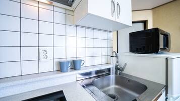 Room, 1 Double Bed, Ocean View (No in-room BBQ) | Private kitchenette | Fridge, microwave, stovetop, rice cooker