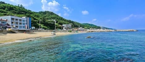 واجهة المنشأة - في المساء/الليل