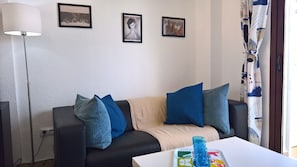 TV - Albir Apartment in House with Community Pool, Balcony with Mountain and Sea View (l'Alfàs del Pi)