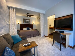 Luksussuite, 1 kingsize-seng, ikke-røyk, resort-utsikt (Suite 2) | Sengetøy i egyptisk bomull og sengetøy av topp kvalitet