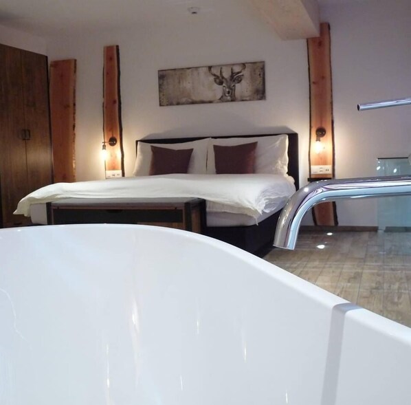 Suite Terza | Desk, blackout drapes, cribs/infant beds, bed sheets - Knobelboden Hotel und Restaurant (Quarten)