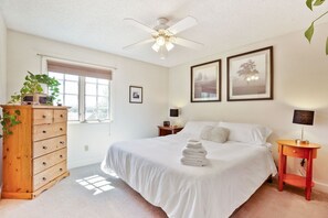 4 habitaciones, escritorio, tabla de planchar con plancha y wifi gratis 