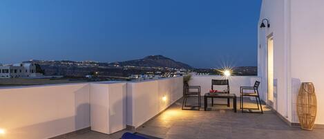 Presidential Suite, Mountain View (Next to Caldera) | Terrace/patio