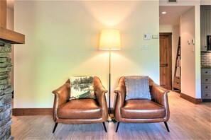 Smart TV, fireplace, stereo