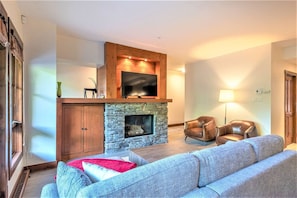 Smart TV, fireplace, stereo