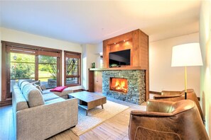 Smart TV, fireplace, stereo