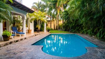 Piscine extérieure, piscine chauffée