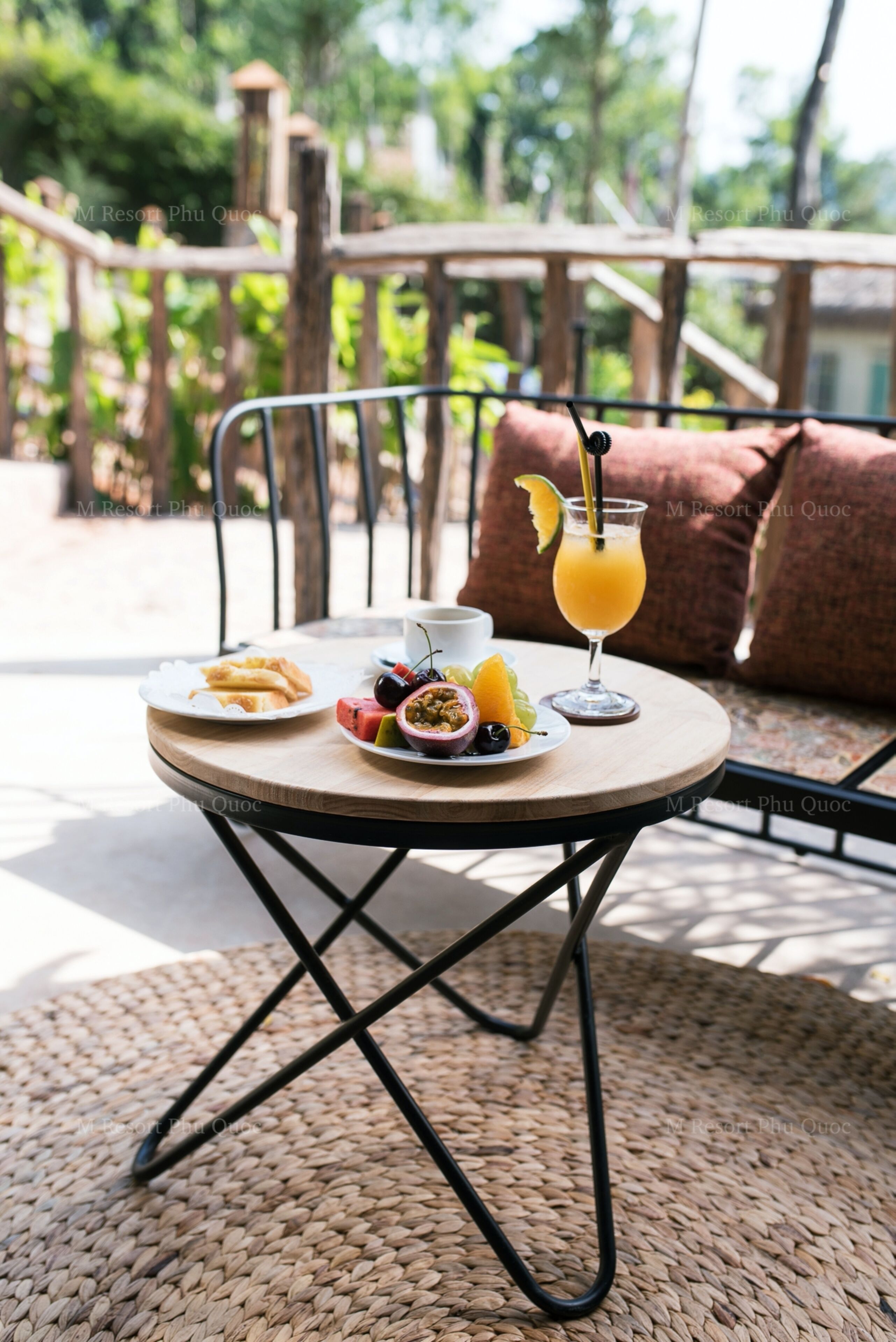 daily buffet breakfast (vnd 300000 per person)