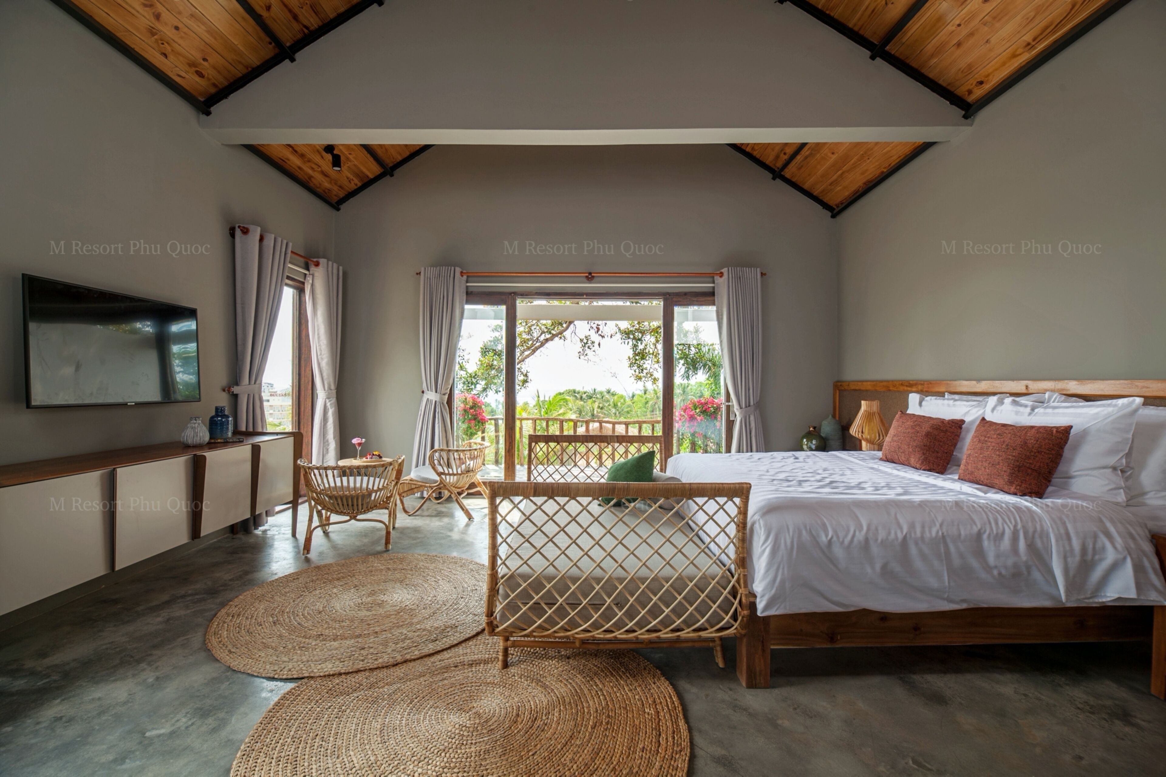 confetti house | minibar, in-room safe, desk, free wifi