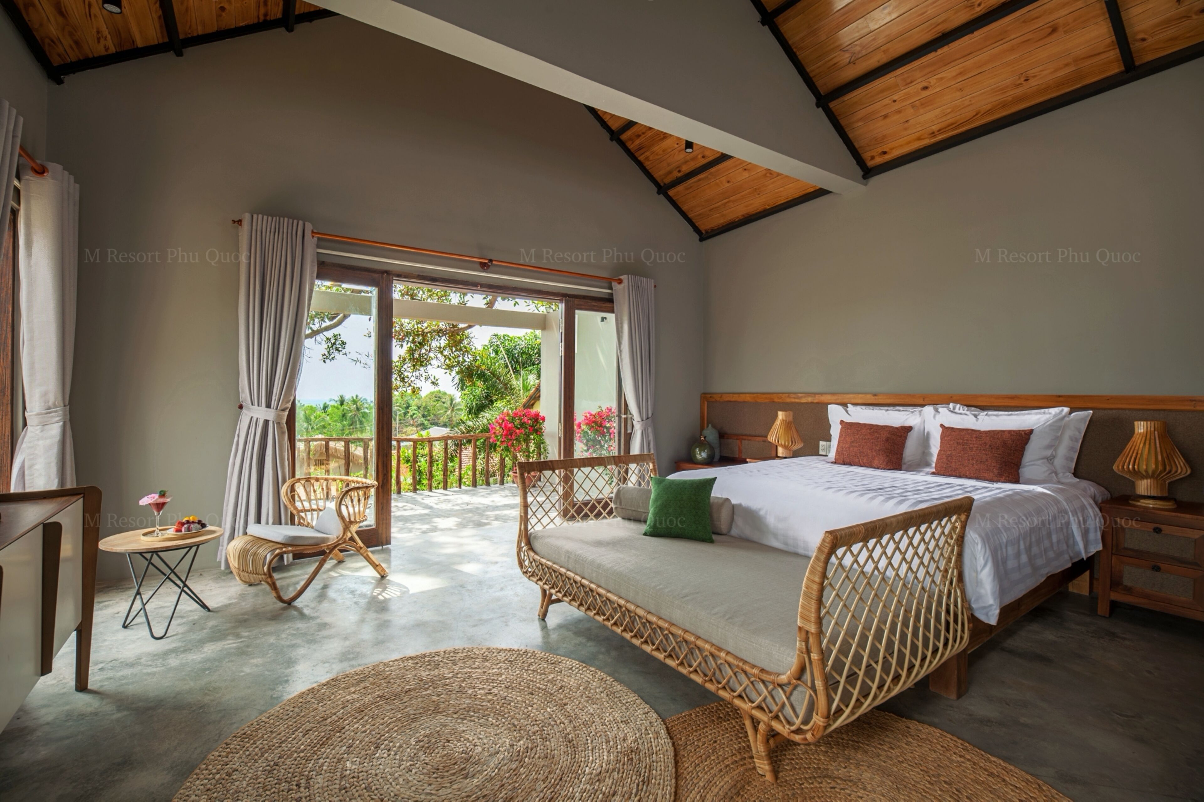 confetti house | minibar, in-room safe, desk, free wifi