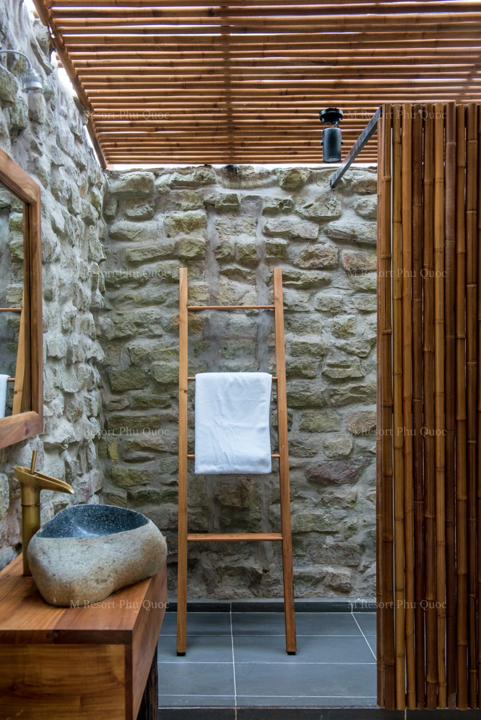 shower, free toiletries, hair dryer, slippers