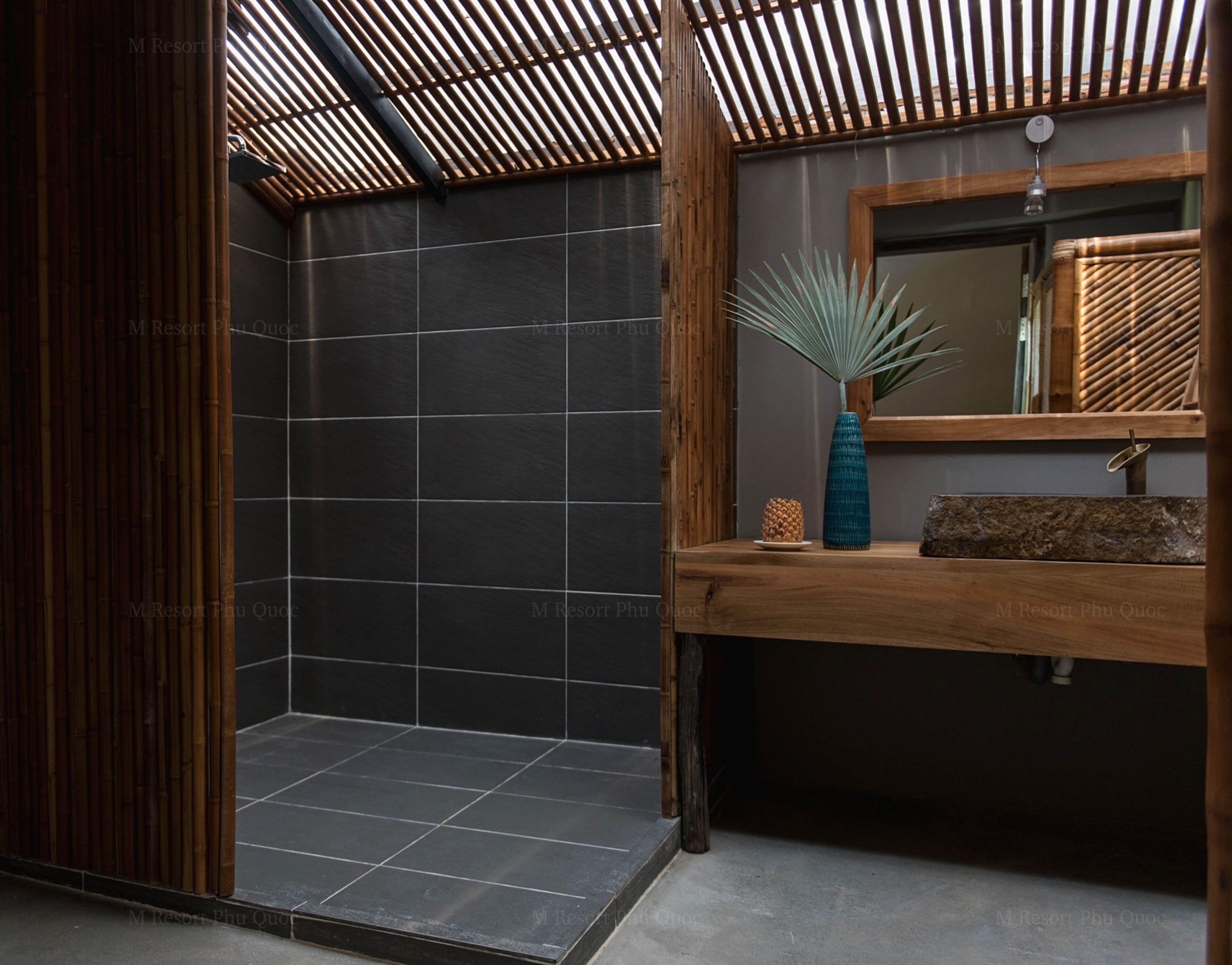 shower, free toiletries, hair dryer, slippers