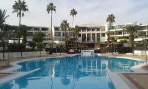 Outdoor pool, pool loungers