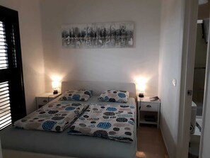 2 bedrooms, iron/ironing board, free WiFi, bed sheets