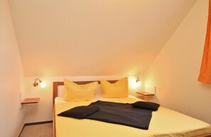 2 bedrooms, travel cot, WiFi, bed sheets - FeWo Muschel... at home on vacation (Büsumer Deichhausen)