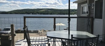 湖でリラックスして楽しんでください