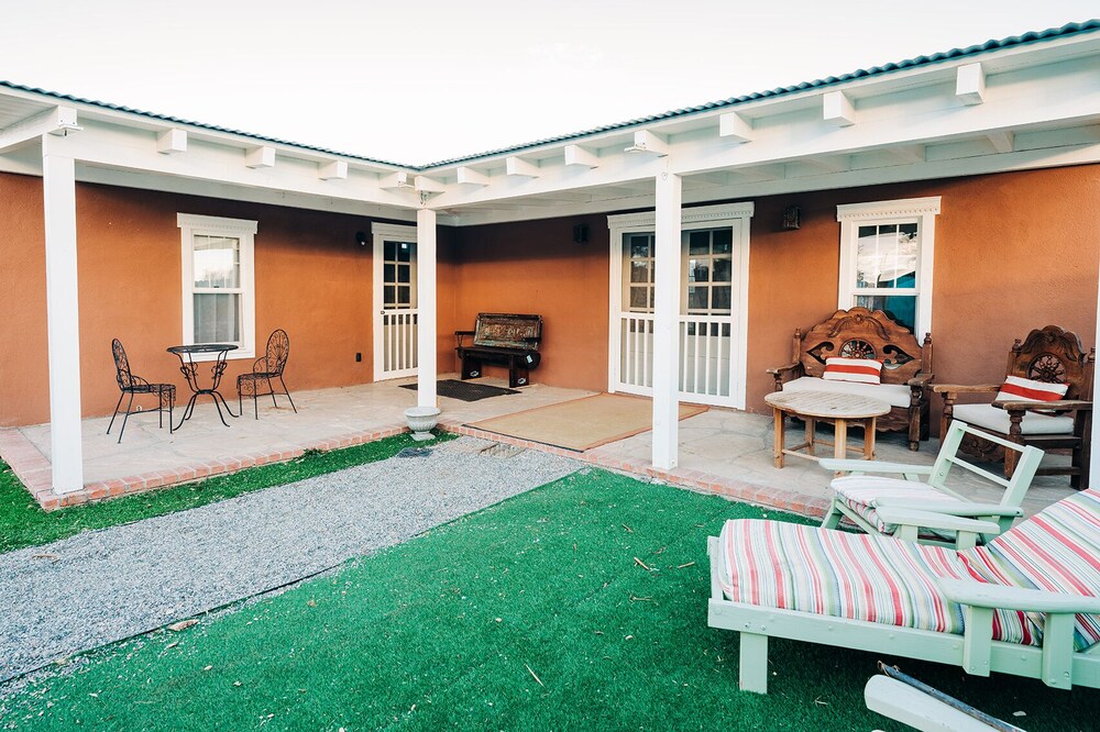 Casita de los Abuelos (Studio)
