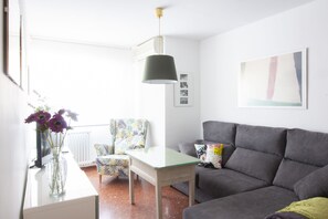 Apartment, 2 Bedrooms, Balcony, City View | Living area - Agradable apartamento. Congresos- Centro (Granada)