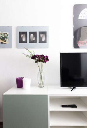 Apartment, 2 Bedrooms, Balcony, City View | Living area - Agradable apartamento. Congresos- Centro (Granada)