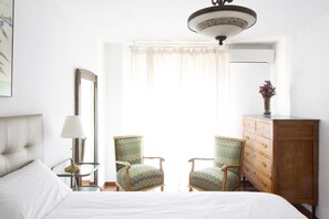 Apartemen, 2 kamar tidur, balkon, pemandangan kota | Setrika/meja setrika, Wi-Fi gratis, dan seprai linen